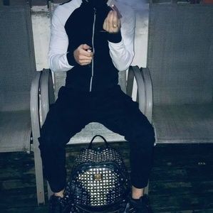 Meet your Posher, Jay